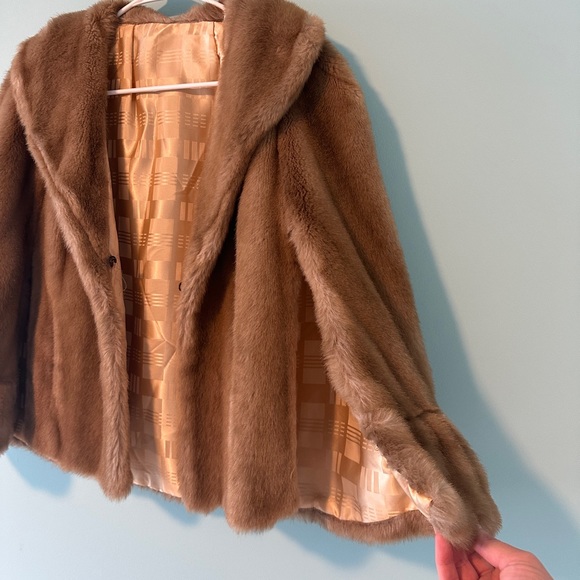 Vintage Faux Fur Cape with pockets One Size - Picture 6 of 8
